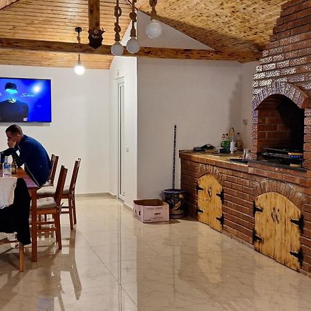 Villa Alexandra Si Adan à Dubova Extérieur photo