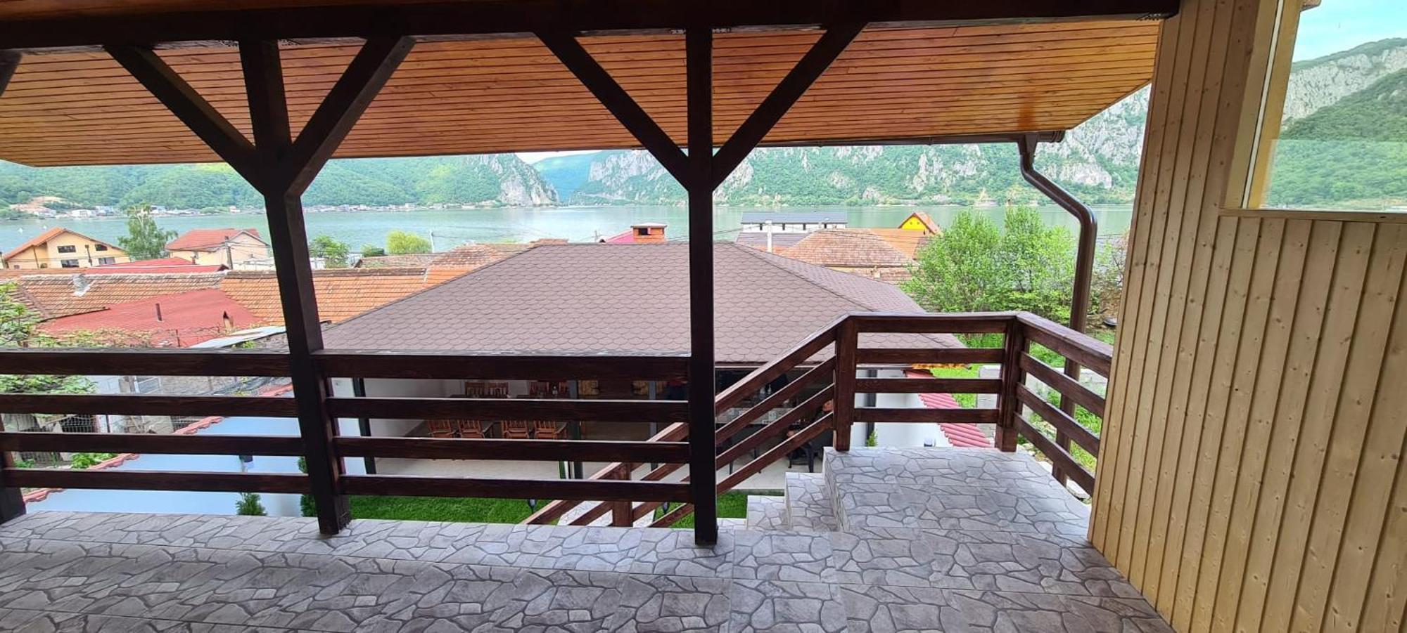 Villa Alexandra Si Adan à Dubova Extérieur photo